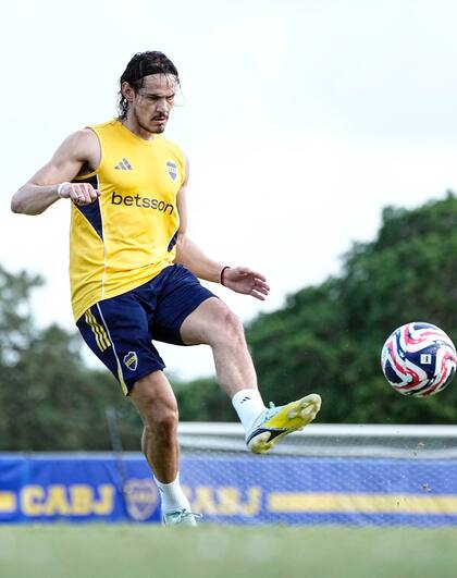 Cavani se sumó el sábado al grupo y se perfila par volver ante Auckland (Prensa Boca)