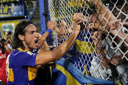 Cavani y el grito de gol en el alambrado de la Bombonera