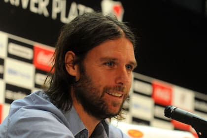 Cavenaghi, sonriente en su presentación