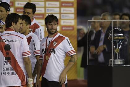 Cavenghi la mira y la toca