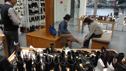 Las ventas de Calzado y marroquinería se desplomaron un 20,7% anual en junio, a precios constantes, y acumulan una baja de 12,1% en el primer semestre del año frente al mismo período de 2023