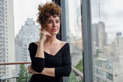 Cayetana Cabezas: "Netflix te puede hacer un lío en la cabeza. Te puede hacer creer que has llegado a algún lugar y no. Creo porque no hay un lugar a donde llegar"