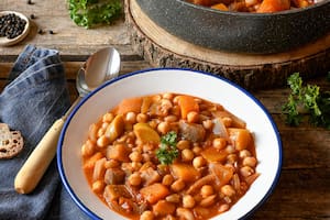 Cacerola vegetariana con cereales y legumbres