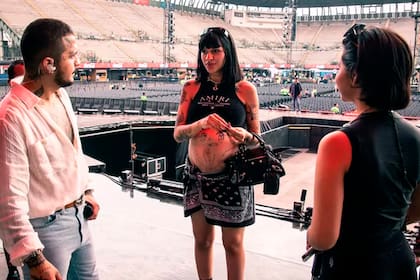 Cazzu, Christian Nodal y Ángela Aguilar, cuando eran amigos, a la espera de Inti, la hija de la pareja