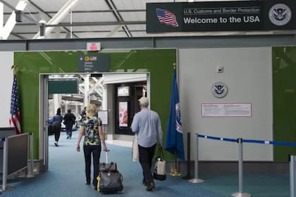CBP impone la entrada legal a Estados Unidos como requisito para poder importar un vehículo