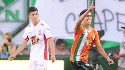 Cecchini festeja el tanto del triunfo de Banfield