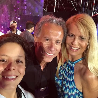 Cecilia Bolocco junto a su Máximo y su futuro esposo, Pepo Daire (Foto: Instagram @ceciliabolocco)