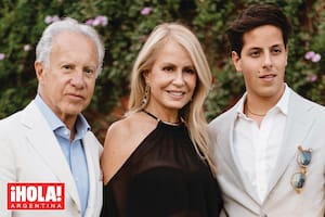 Cecilia Bolocco junto a su pareja, Pepo Daire, y su hijo, Máximo Menem Bolocco, entre los invitados.