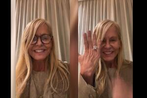 Cecilia Bolocco mostró su anillo de boda.