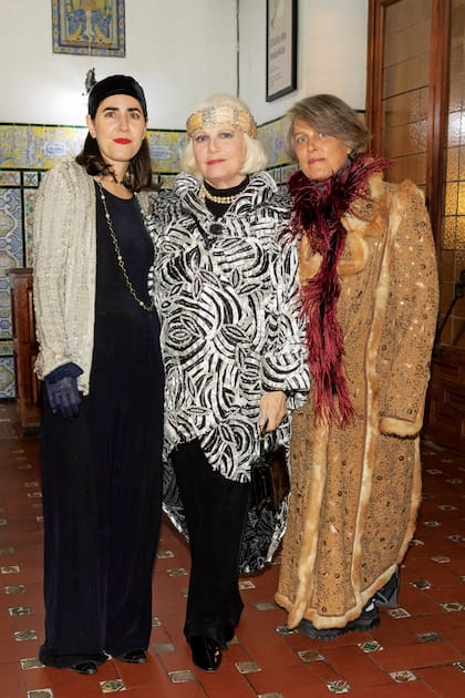 Cecilia Costantini, Gloria César y
María José Muniz Barreto.