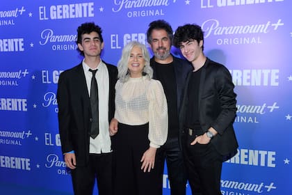 Cecilia Dopazo, en familia: con el director Juan Taratuto y los hijos de la pareja, Francisco y Santino