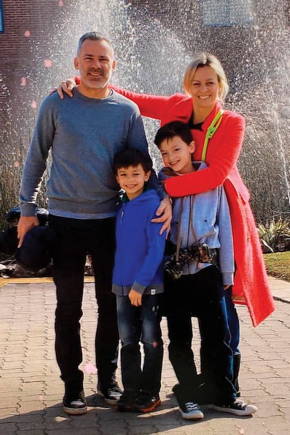 Cecilia reconoce el apoyo y el amor incondicional de su marido desde hace 25 años, Damián Giorgiutti, y de sus hijos, Lorenzo y Benito.