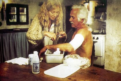 Cecilia Roth y Federico Luppi en Un lugar en el mundo, estrenada en 1992