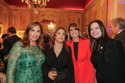 Cecilia Santa Cruz, Ana Naum, Teresa Calandra y Sandra Pettovello