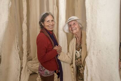Cecilia Vicuña en Malba con su madre, Norma, de 98 años