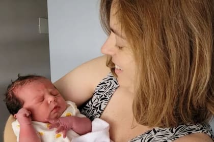 Cecilia y su hija Luna recién nacida (Foto: BBC)