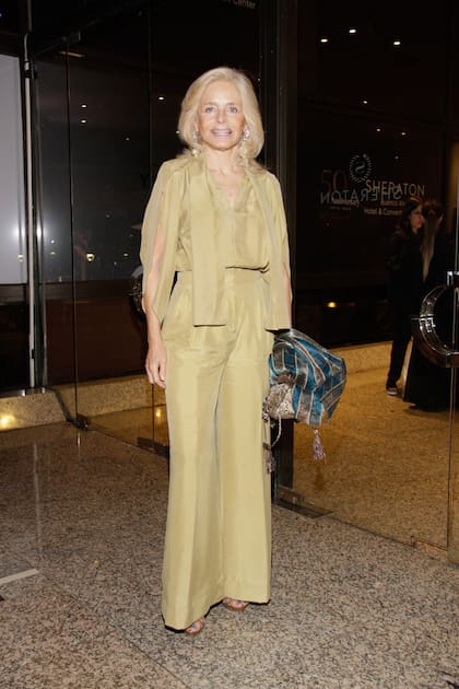 Cecilia Zuberbuhler lució un total look de Alberta Ferretti.