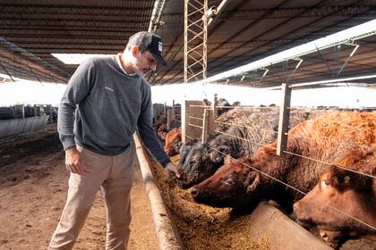 Cecilio De Sousa en el feedlot en una jornada que el año pasado organizó Advanta en su establecimiento