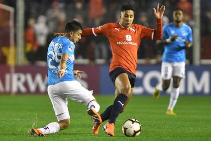 Cecilio Domínguez, el autor de la asistencia en el gol de Pablo Hernández, fue uno de los destacados en la lluviosa noche de Avellaneda.