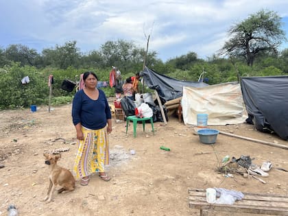 Cedelia y su familia escaparon de la comunidad Misión La Gracia cuando el agua ya había cubierto su casa y sintieron que su vida corría peligro