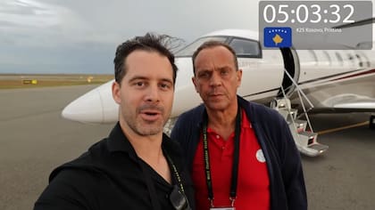 Cédric Waldburger y Rainer-Marc Frey no se limitaron a los transportes públicos: usaron autos particulares y hasta helicópteros y un jet privado