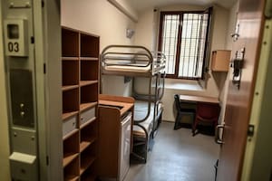 Celda promedio de la prisión de La Santé, en París, Francia. Fuente: X
