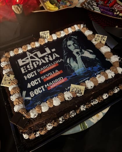 Celebraciones y salidas en familia: los detalles de la gira de Lali por España (Foto: Instagram @lali)