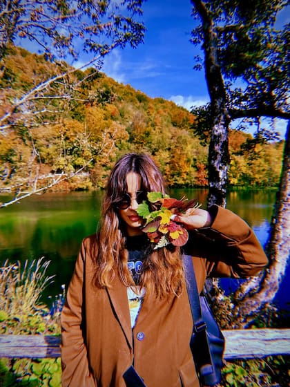 Celeste Cid en una foto en pleno otoño (Foto: @santikorovsky)