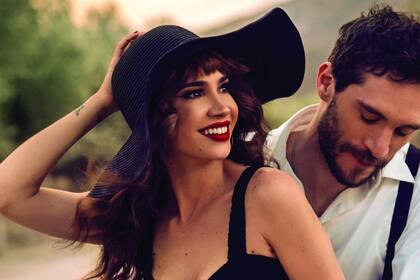 Celeste Cid y Michel Noher jugaron al “amore italiano” durante la producción de fotos que se hizo en Cafayate.