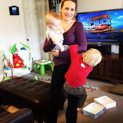 Celeste con sus dos hijos