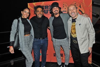 Celeste Muriega, Coco Fernández, Christian Sancho,  y Claudio Cosano posaron juntos antes de que arrancara la función 