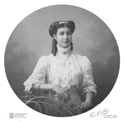 Celia Tapias, primera abogada que ejerció en Buenos Aires, y segunda en recibirse en el país. 1906.