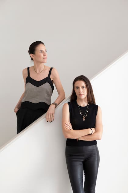 Celina Azpiroz (izquierda) y Malena Perkins (derecha), la dupla a cargo del diseño interior.
