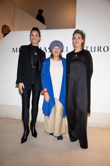 Celina Saubidet, Diana Saiegh presidenta de FNA y Marina Molinelli Wells en la inauguración de Memorias del Futuro de Cabinet Óseo