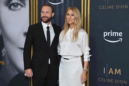 Celine Dion en una de sus últimas apariciones públicas, durante la presentación de su documental, acompañada de su hijo mayor, Rene-Charles