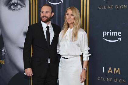 Celine Dion reapareció en Nueva York por un motivo más que especial: asistir a la premiere del su documental Yo soy: Celine Dion. En el film, la cantante repasa su lucha contra el síndrome de la persona rígida, el trastorno neurológico que padece. Del evento participó también Rene-Charles Angelil, su hijo, quien la acompañó en todo momento