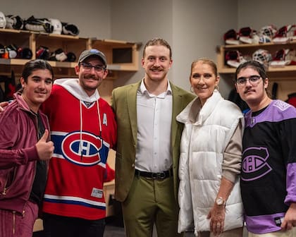 Celine Dion y sus hijos junto al jugador de hockey Michael Pezzetta