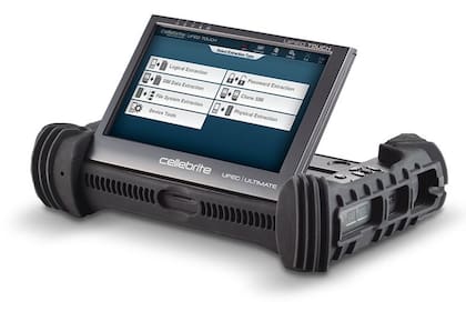 Cellebrite, proveedor actual, filtra mensajes por tema, reconstruye redes de contactos y revela fotos ocultas por el dueño del teléfono