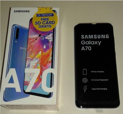 Celular Samsung modelo A70 de 128 GB. El precio base es $18.000