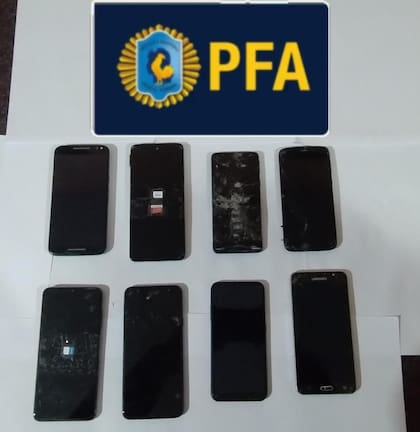 Celulares inacutados robados por una banda de 'pirañas' que asaltaban a pasajeros de colectivos