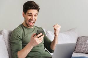 Celulares; Notebooks; Computadoras; Mujeres festejando; hombre festejando; pareja Festejando; juegos; LN JUEGOS;