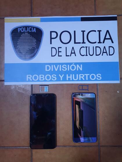 Celulares secuestrados a uno de los miembros de la Banda del Tuerto, acusados de dos entraderas en Belgrano y Caballito