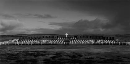 Cementerio argentino de Darwin (2007), Juan Travnik