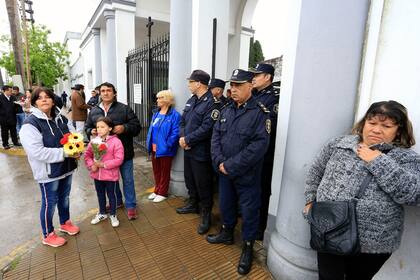 Cementerio de la localidad de San Antonio de Padua en donde hoy fue enterrada Sheila la niña que fue asesinada por sus tíos