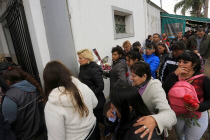 Cementerio de la localidad de San Antonio de Padua en donde hoy fue enterrada Sheila la niña que fue asesinada por sus tíos