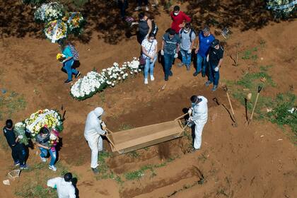 Un entierro sencillo, rápido y con pocos familiares para despedir al fallecido