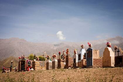 Cementerio en un pueblo del circuito norte cerca de Belén en Catamarca