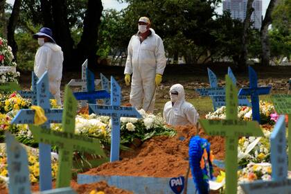 Cementerio Nossa Senhora Aparecida en Manaos, Amazonas. Brasil el segundo país con más muertes por coronavirus en el mundo y el primero en América Latina