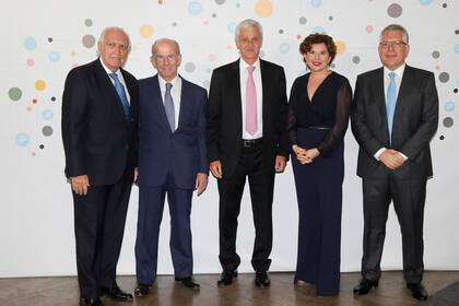 Ricardo Gil Lavedra, Jorge Mandelbaum, Julia Pomares y Sergio Kauman reciben a los invitados