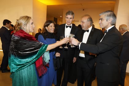 Cena anual de la Asociación de Amigos del Museo de Bellas Artes. Sociales
